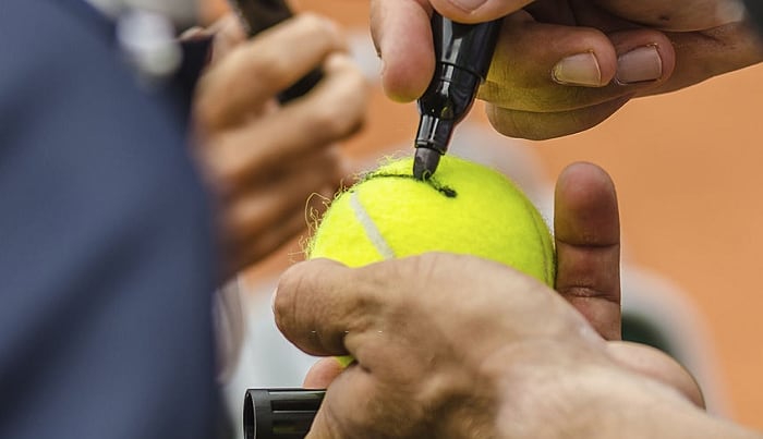 best-pen-for-baseball-autographs