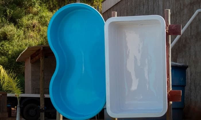 fiberglass-boat-spray-paint