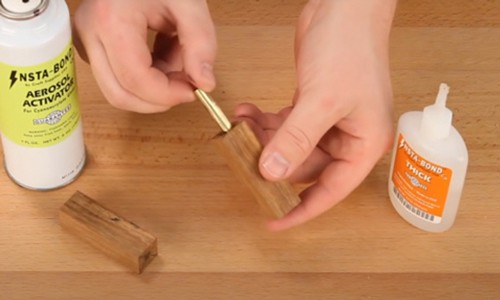 Applying-adhesive-and-insert-the-brass-tubes-of——一支木钢笔