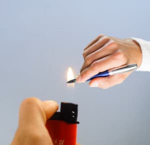 Using-Lighter-Flame-to-get-Ballpoint-Pen-work-again