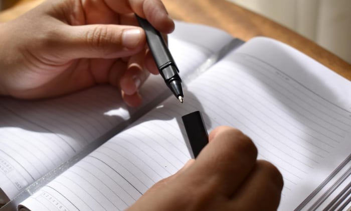 close-up-a-Ballpoint-pen-cap-to-protect-them