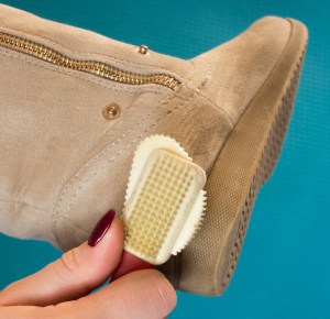 step-3-to-Use-rubbing-alcohol-to-Remove-Ink-Stains-From-Suede