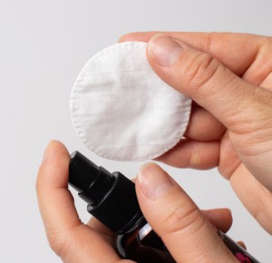 step-4-to-Use-rubbing-alcohol-to-Remove-Ink-Stains-From-Suede