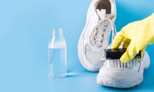 Blot-the-Stain-using-Nail-Polish-Remover