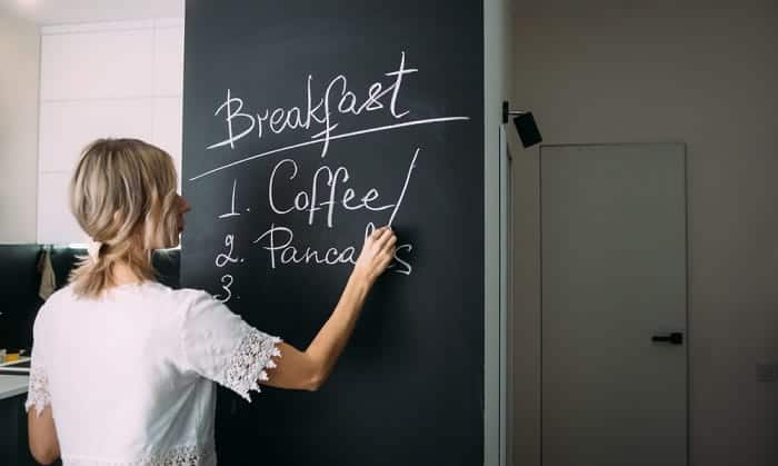 Do-chalk-markers-or-regular-chalk-work-better-on-chalkboards