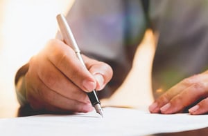 write-calligraphy-with-a-calligraphy-pen